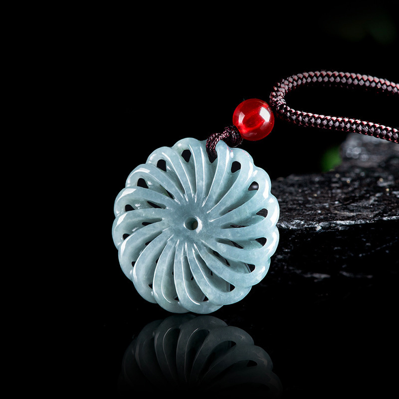 Necklace Pendant - Burmesische Jadeit-Blumenanhänger-Halskette, Stein-Modeaccessoires, Talismane, geschnitztes Amulett,